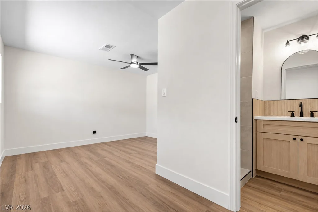 1921 Manhattan, Las Vegas, NV 89106