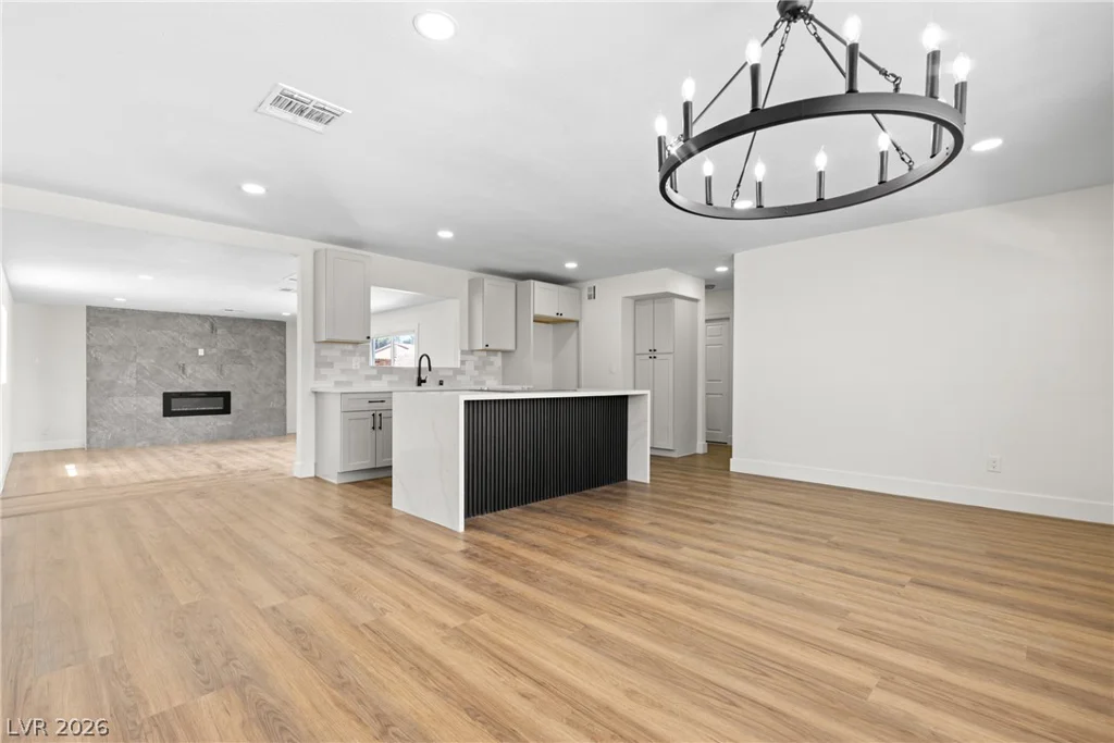 1921 Manhattan, Las Vegas, NV 89106