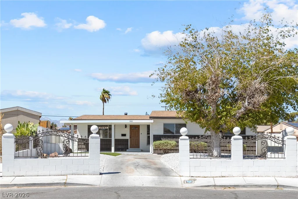 1921 Manhattan, Las Vegas, NV 89106