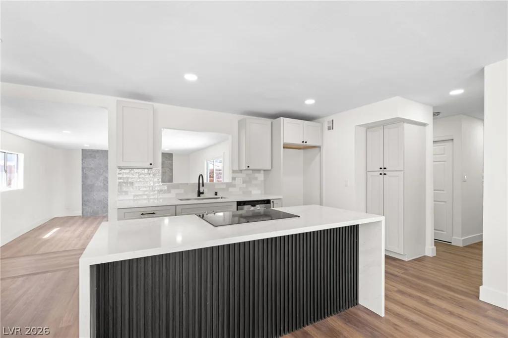 1921 Manhattan, Las Vegas, NV 89106