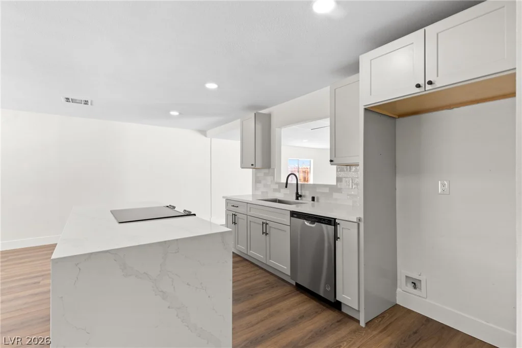 1921 Manhattan, Las Vegas, NV 89106