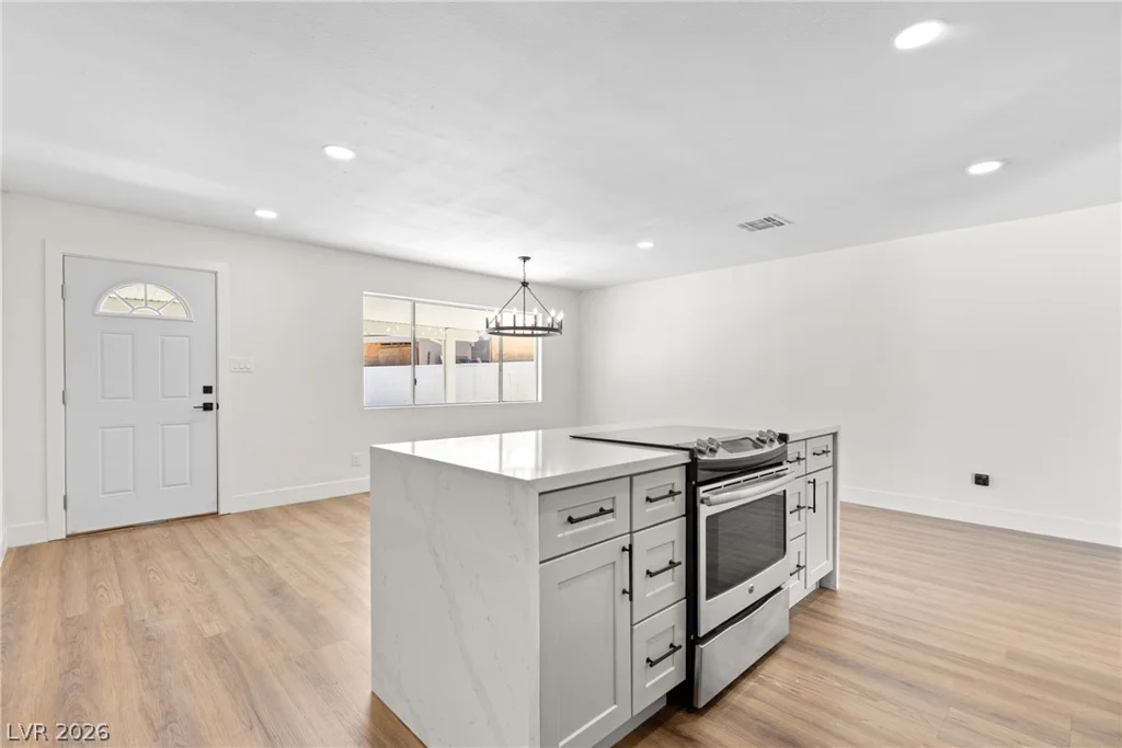 1921 Manhattan, Las Vegas, NV 89106