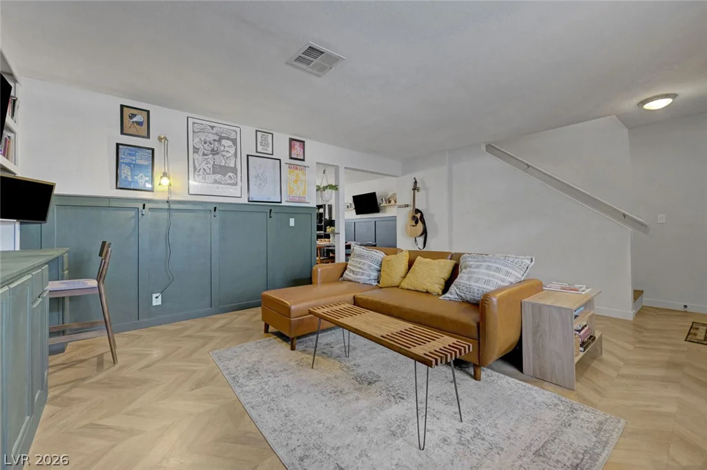 5383 Mountain Vista, Las Vegas, NV 89120