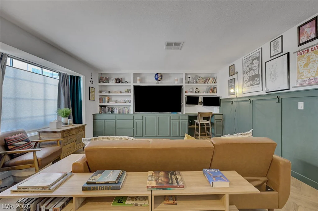 5383 Mountain Vista, Las Vegas, NV 89120