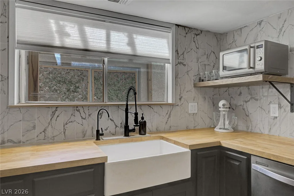 5383 Mountain Vista, Las Vegas, NV 89120