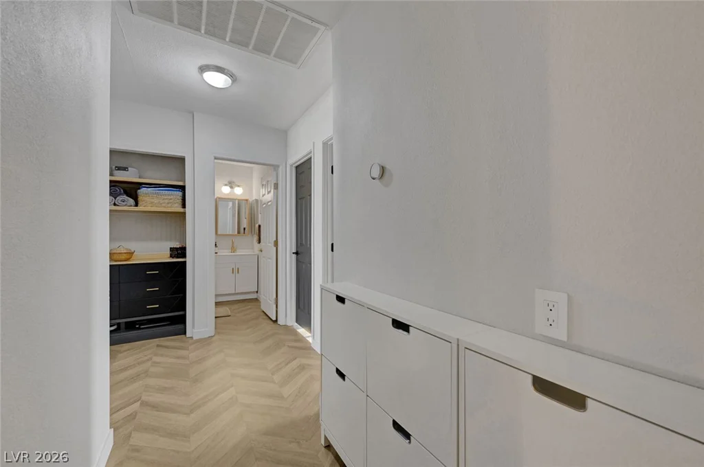 5383 Mountain Vista, Las Vegas, NV 89120