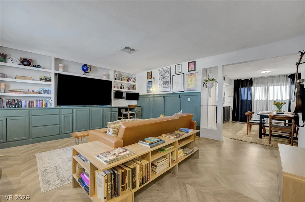 5383 Mountain Vista, Las Vegas, NV 89120