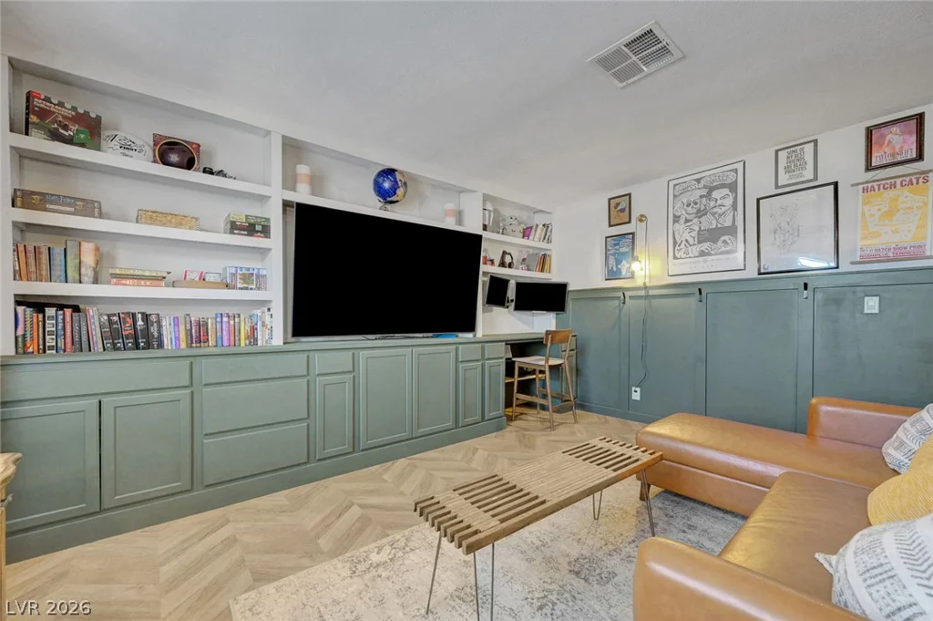 5383 Mountain Vista, Las Vegas, NV 89120