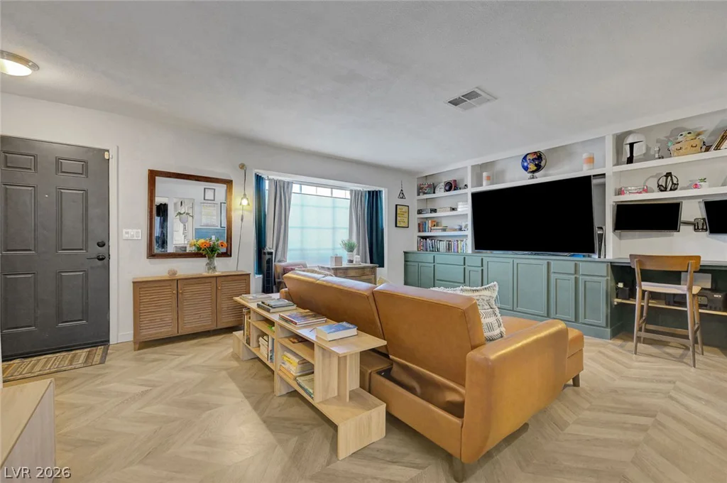5383 Mountain Vista, Las Vegas, NV 89120