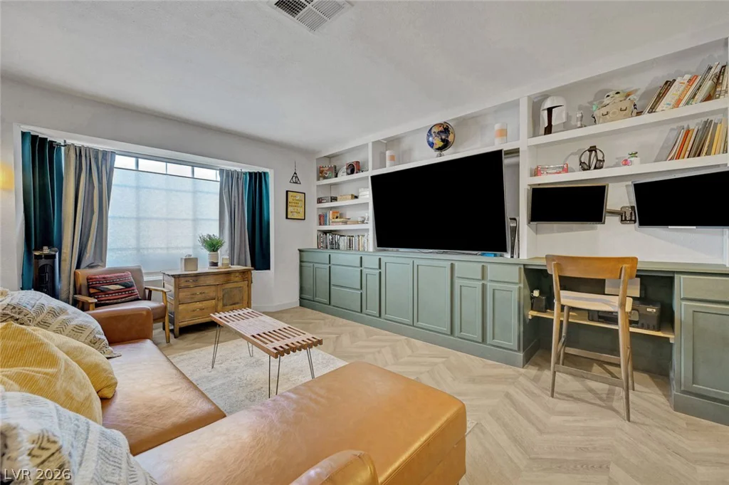 5383 Mountain Vista, Las Vegas, NV 89120