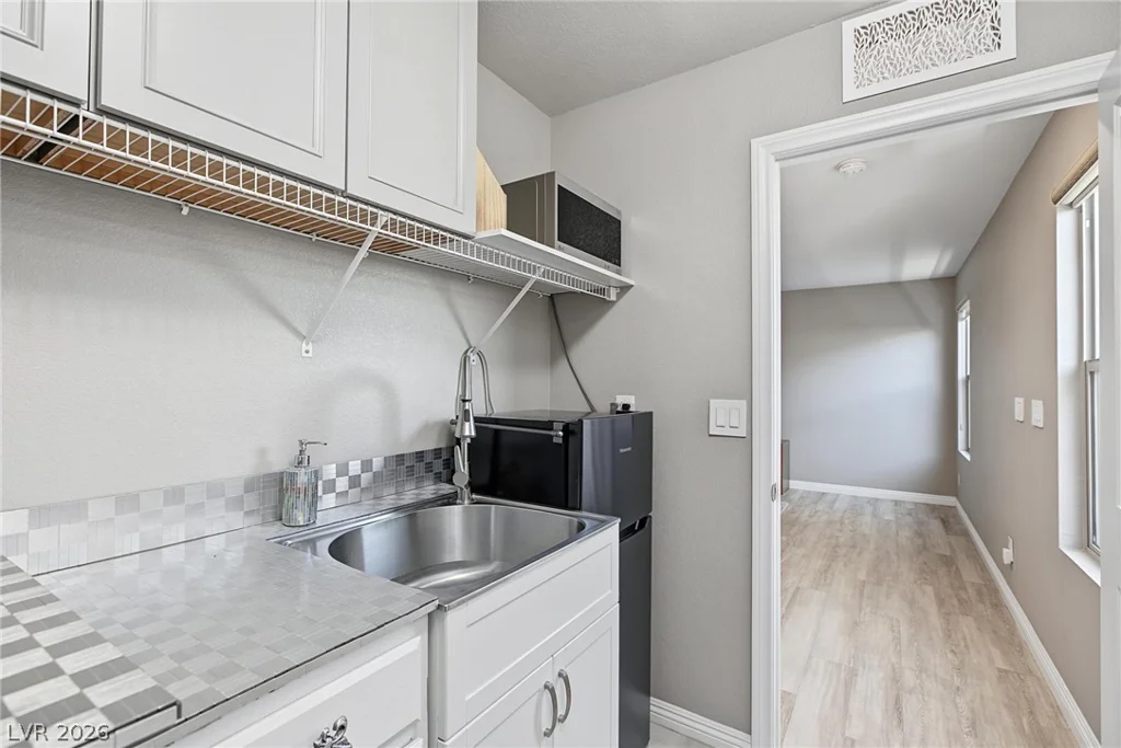 932 Glenhaven, Las Vegas, NV 89138