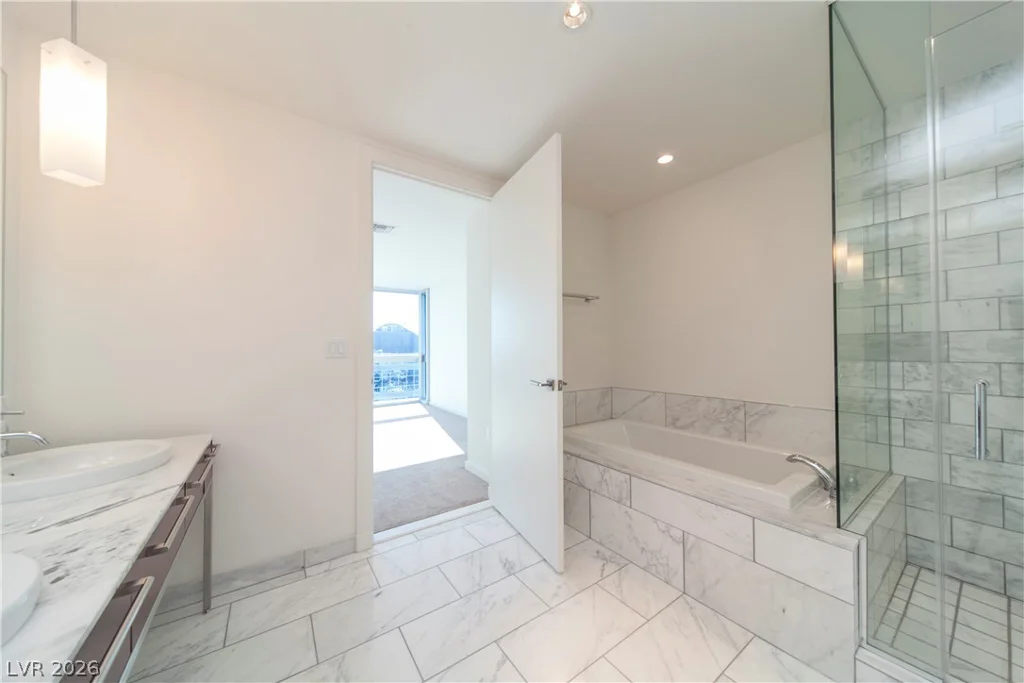 4471 Dean Martin, Las Vegas, NV 89103