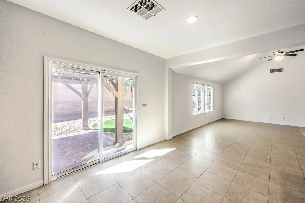 8229 San Mateo, North Las Vegas, NV 89085