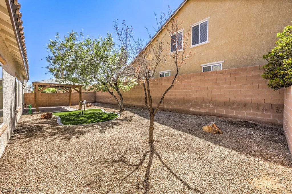 8229 San Mateo, North Las Vegas, NV 89085