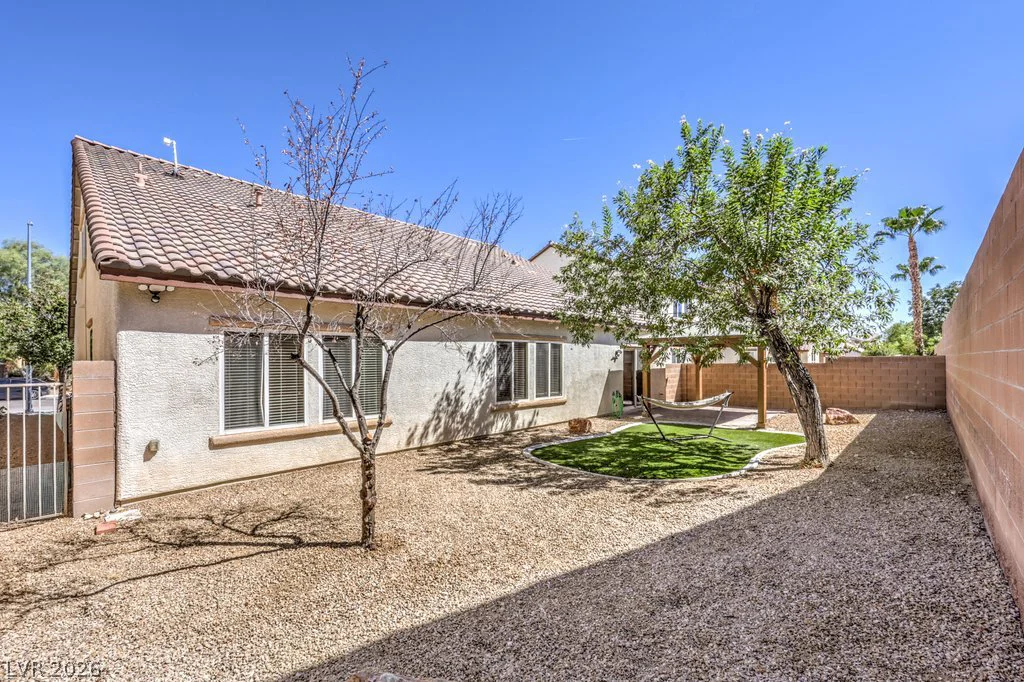 8229 San Mateo, North Las Vegas, NV 89085