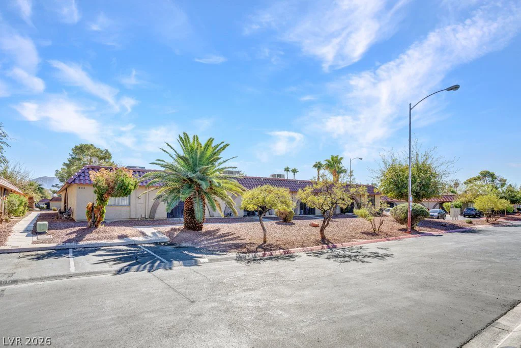 833 Hedge, Las Vegas, NV 89110