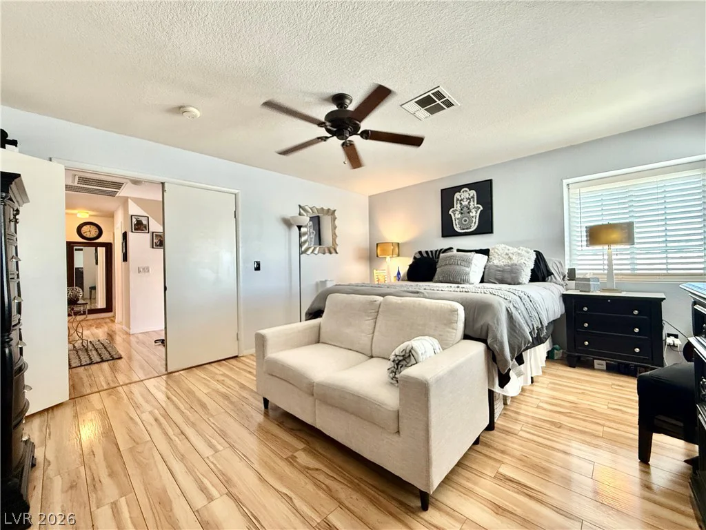 2305 Loggerhead, Las Vegas, NV 89117