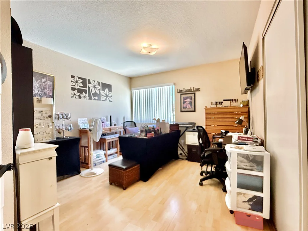 2305 Loggerhead, Las Vegas, NV 89117