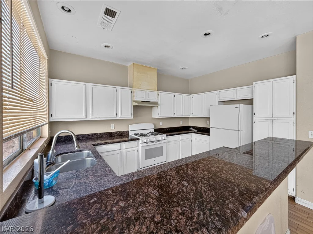6664 Goldencreek, Las Vegas, NV 89108