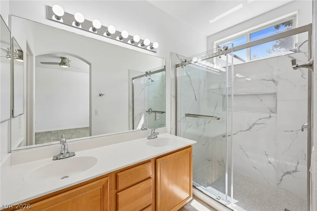 10669 Oak Crest, Las Vegas, NV 89144