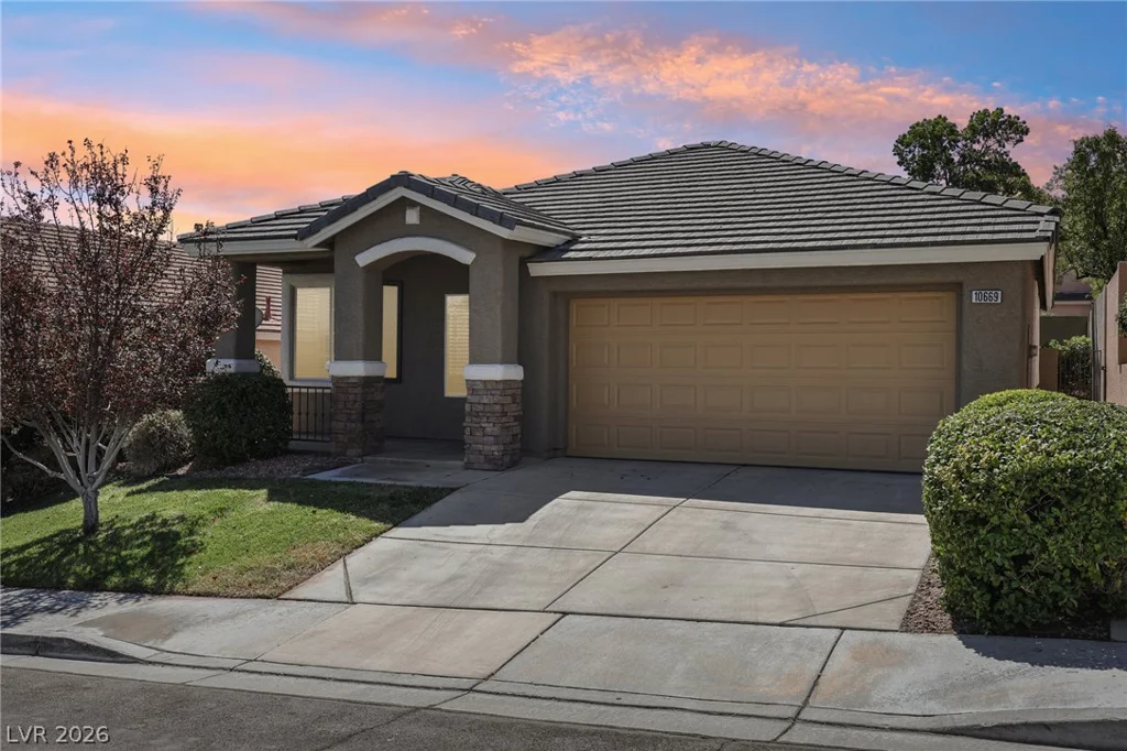 10669 Oak Crest, Las Vegas, NV 89144