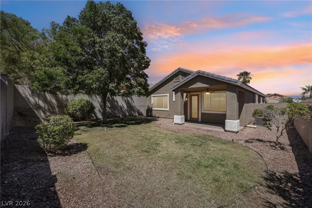 10669 Oak Crest, Las Vegas, NV 89144