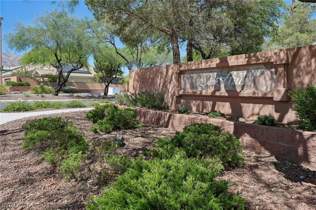 10669 Oak Crest, Las Vegas, NV 89144