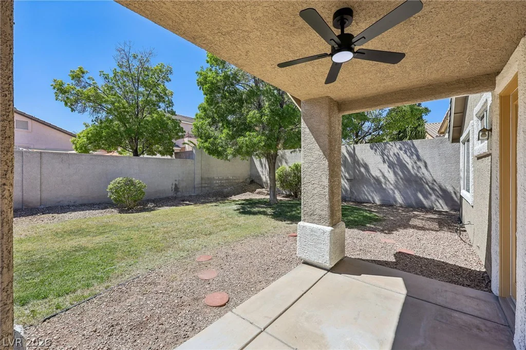 10669 Oak Crest, Las Vegas, NV 89144