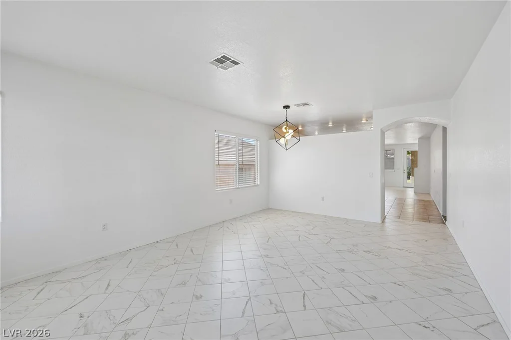 10669 Oak Crest, Las Vegas, NV 89144