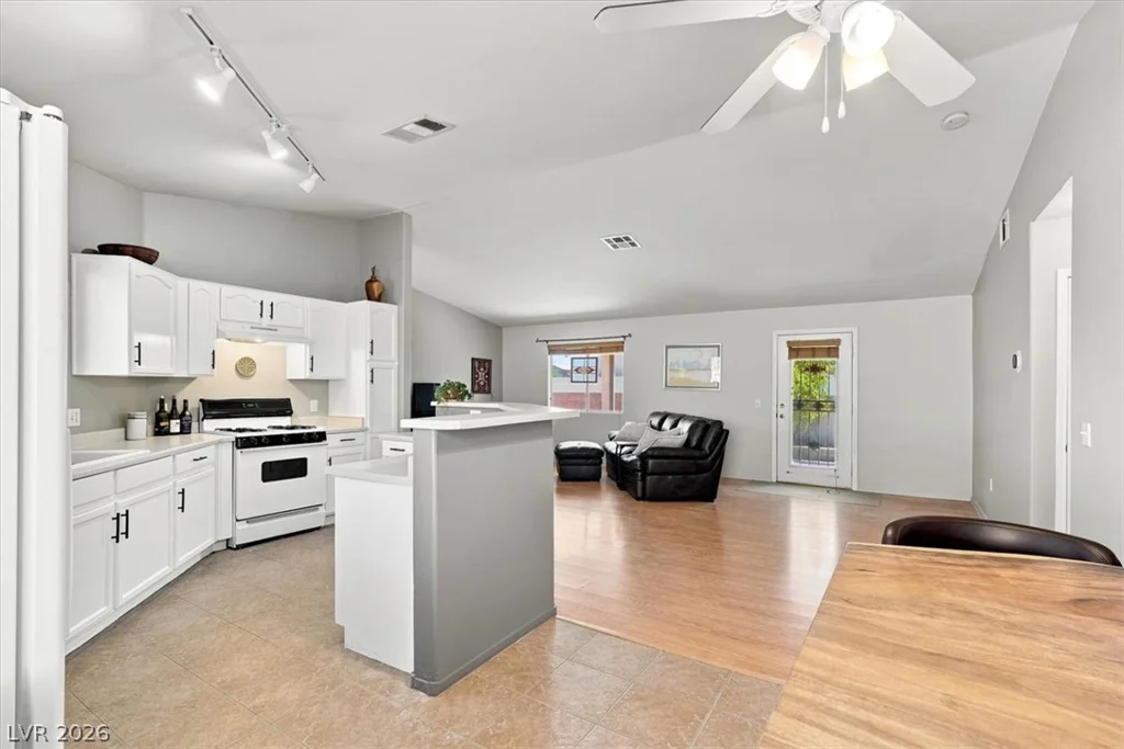 5293 Mineral Lake, Las Vegas, NV 89122
