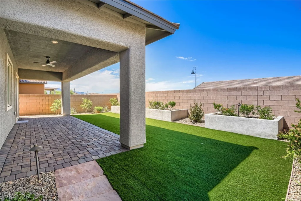 647 Longfeather, Henderson, NV 89011