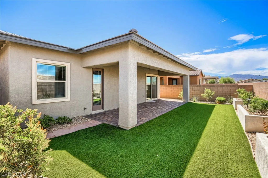 647 Longfeather, Henderson, NV 89011