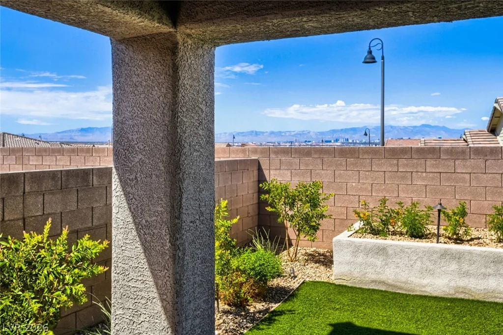 647 Longfeather, Henderson, NV 89011