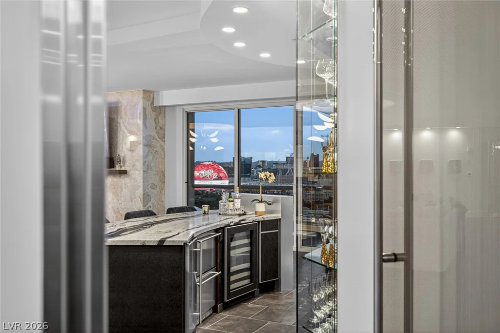 2747 Paradise, Las Vegas, NV 89109