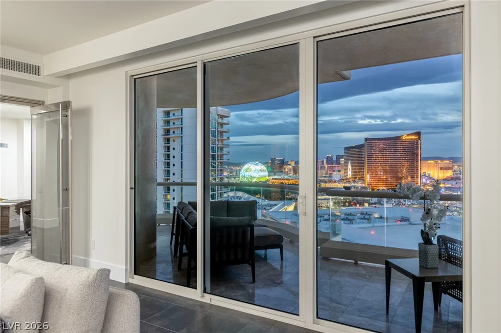 2747 Paradise, Las Vegas, NV 89109