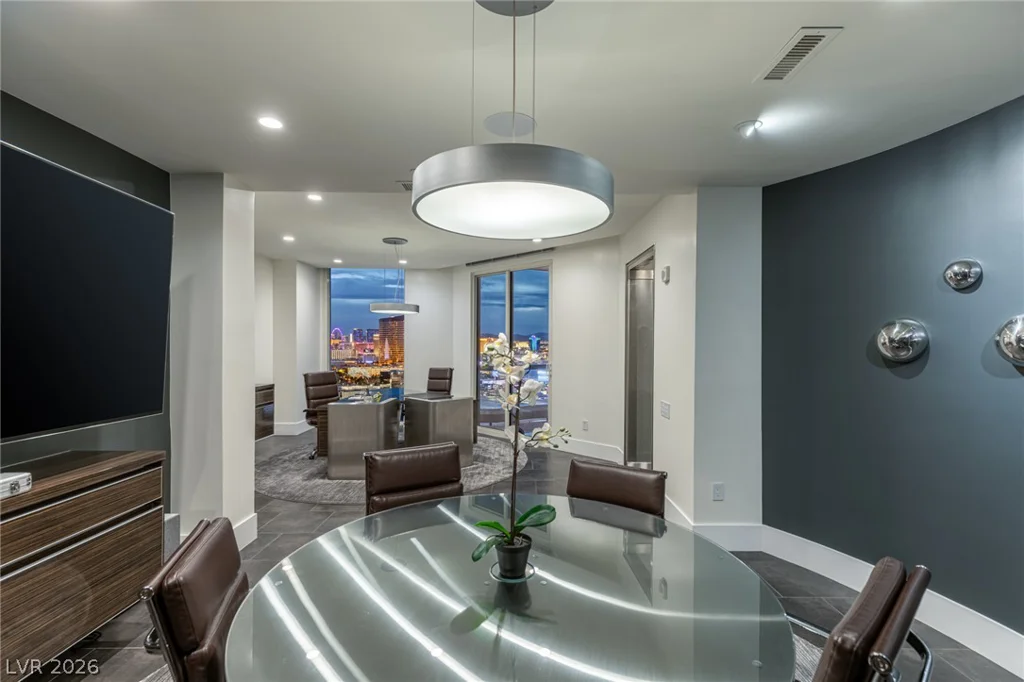2747 Paradise, Las Vegas, NV 89109