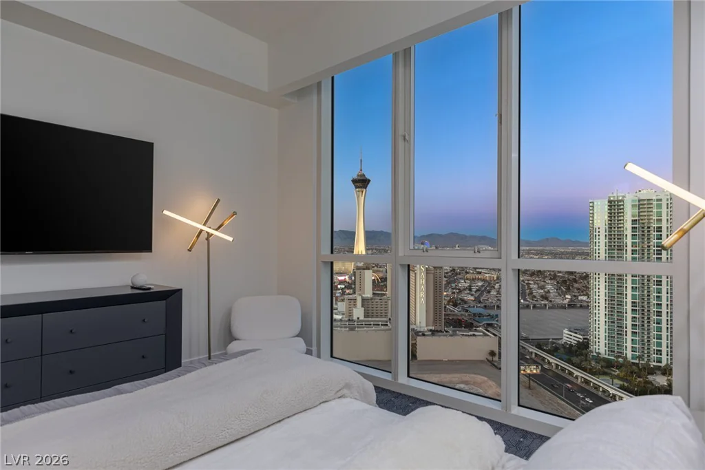 2747 Paradise, Las Vegas, NV 89109