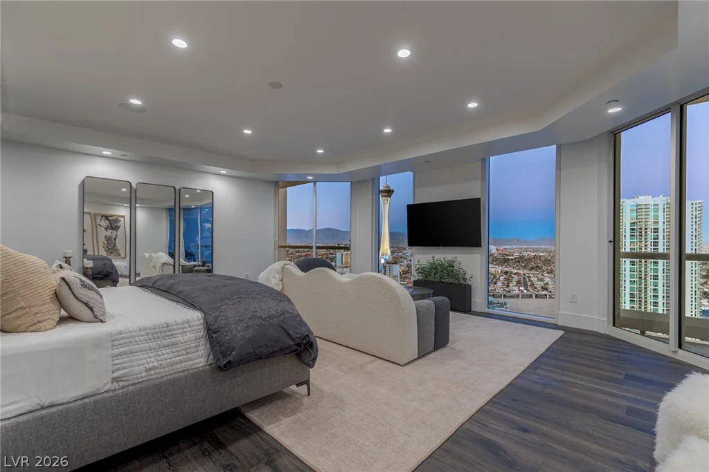 2747 Paradise, Las Vegas, NV 89109