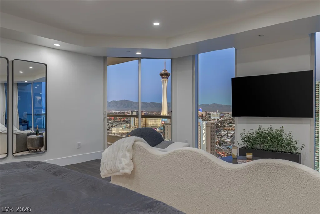 2747 Paradise, Las Vegas, NV 89109