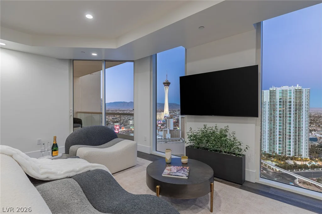 2747 Paradise, Las Vegas, NV 89109
