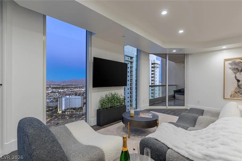 2747 Paradise, Las Vegas, NV 89109