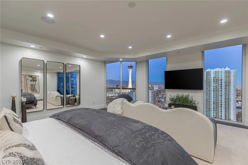 2747 Paradise, Las Vegas, NV 89109