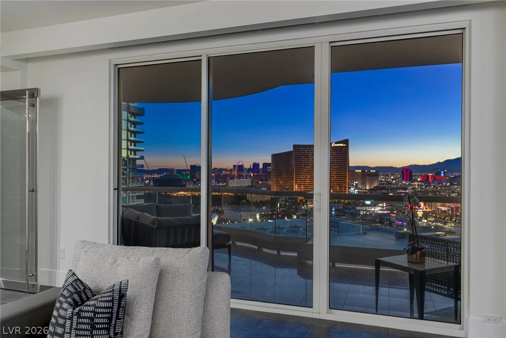 2747 Paradise, Las Vegas, NV 89109