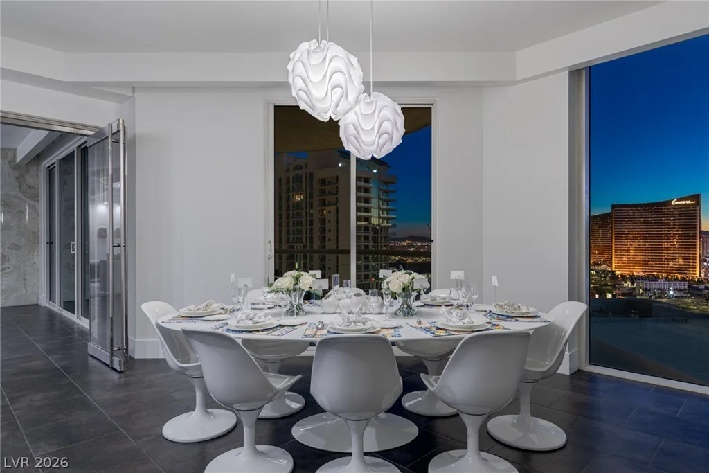 2747 Paradise, Las Vegas, NV 89109