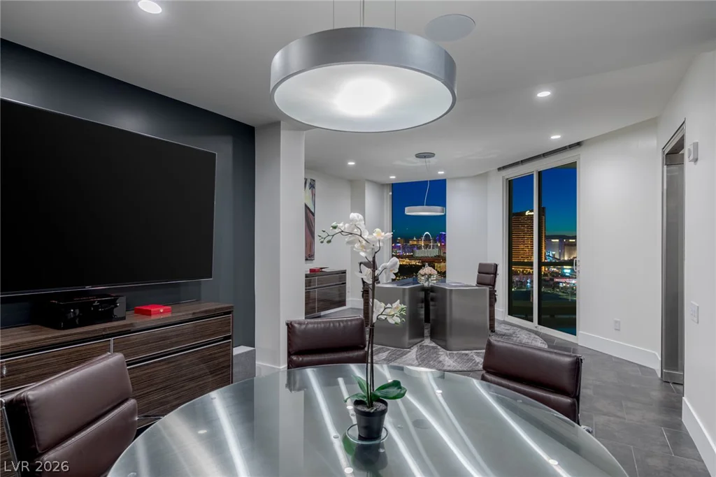 2747 Paradise, Las Vegas, NV 89109
