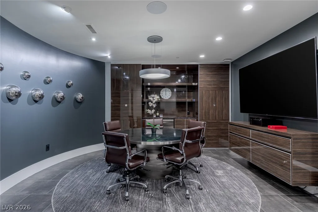 2747 Paradise, Las Vegas, NV 89109