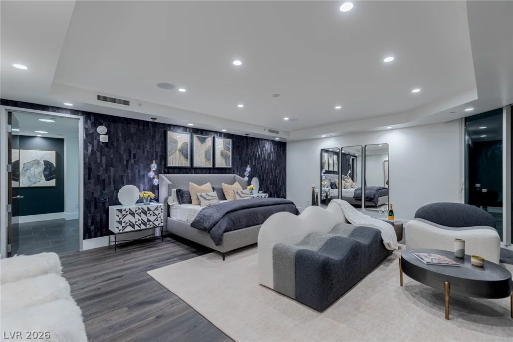 2747 Paradise, Las Vegas, NV 89109