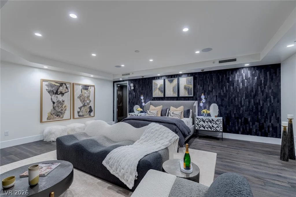 2747 Paradise, Las Vegas, NV 89109