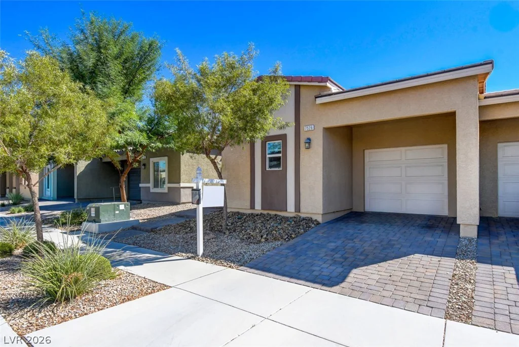7526 Crested Moon, North Las Vegas, NV 89084