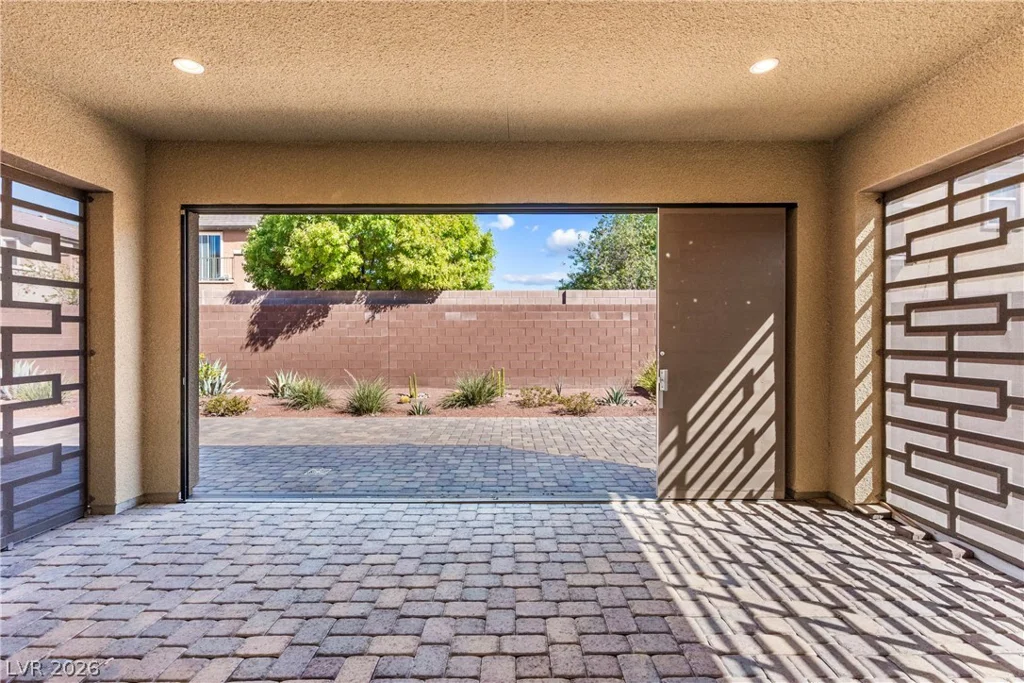 10028 Regency Square, Las Vegas, NV 89148